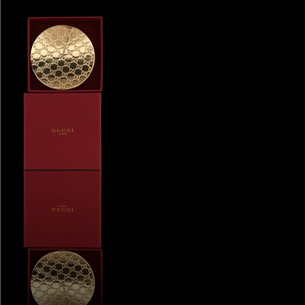 Gucci Gold Embossed Compact - Picture 4 of 5